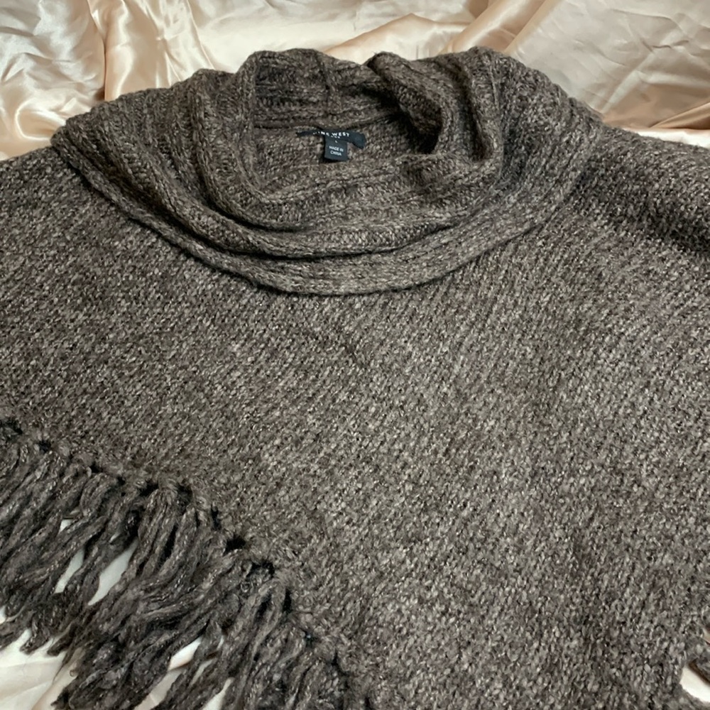 Nine West poncho size Large